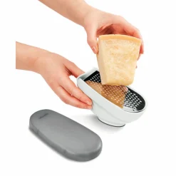 Gifi Préparation Culinaire^Râpe Metaltex avec couvercle et 3 lâmes interchangeables