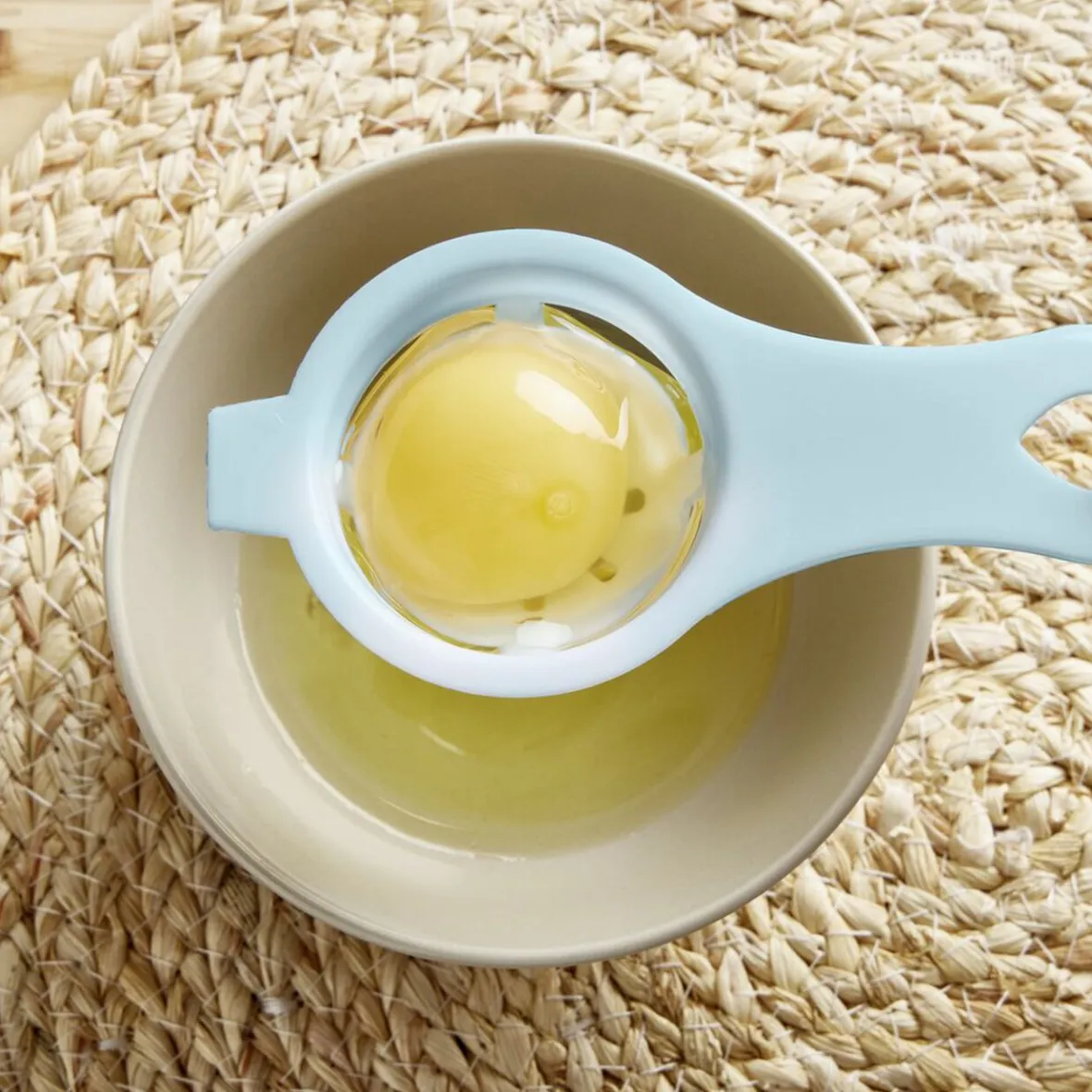 Gifi Préparation Culinaire^Séparateur blanc d'oeuf plastique bleu ou rose