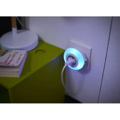 Veilleuse à led 3 couleurs avec prise murale intégrée^Gifi New