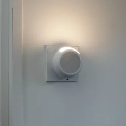 Veilleuse murale rotative 240° à led blanc chaud^Gifi